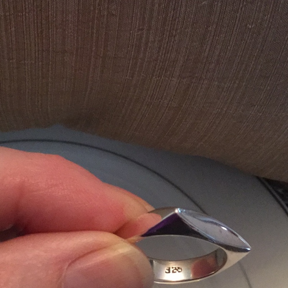 STAMPED (925) Sterling Silver Unique Ring. SIZE 7 - Picture 3 of 5